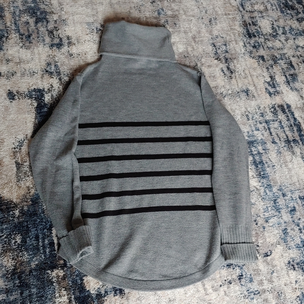 Cozy sweater with Cowl neck